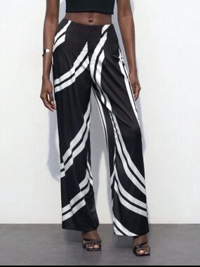 Wide-Leg High-Rise Striped Palazzo Pants - Black & White